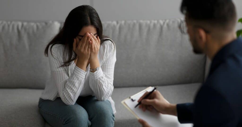 סימפטומים של פוסט טראומה מורכבת (C-PTSD) 